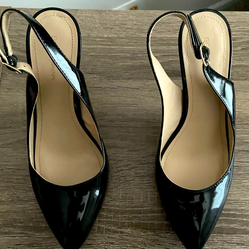 BCBGeneration Pointed Toe Pumps | Size 8 | Black